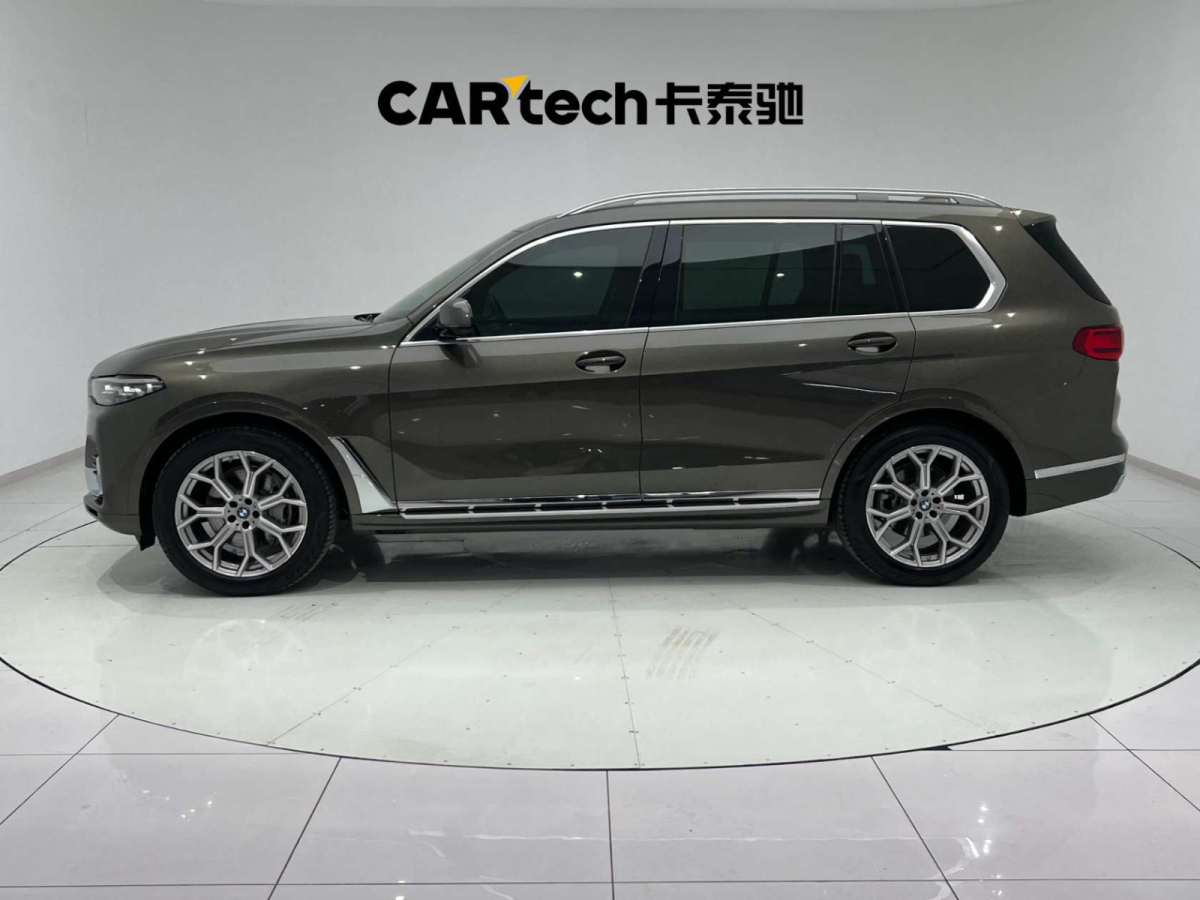 寶馬 寶馬X7  2022款 xDrive40i 領(lǐng)先型豪華套裝圖片