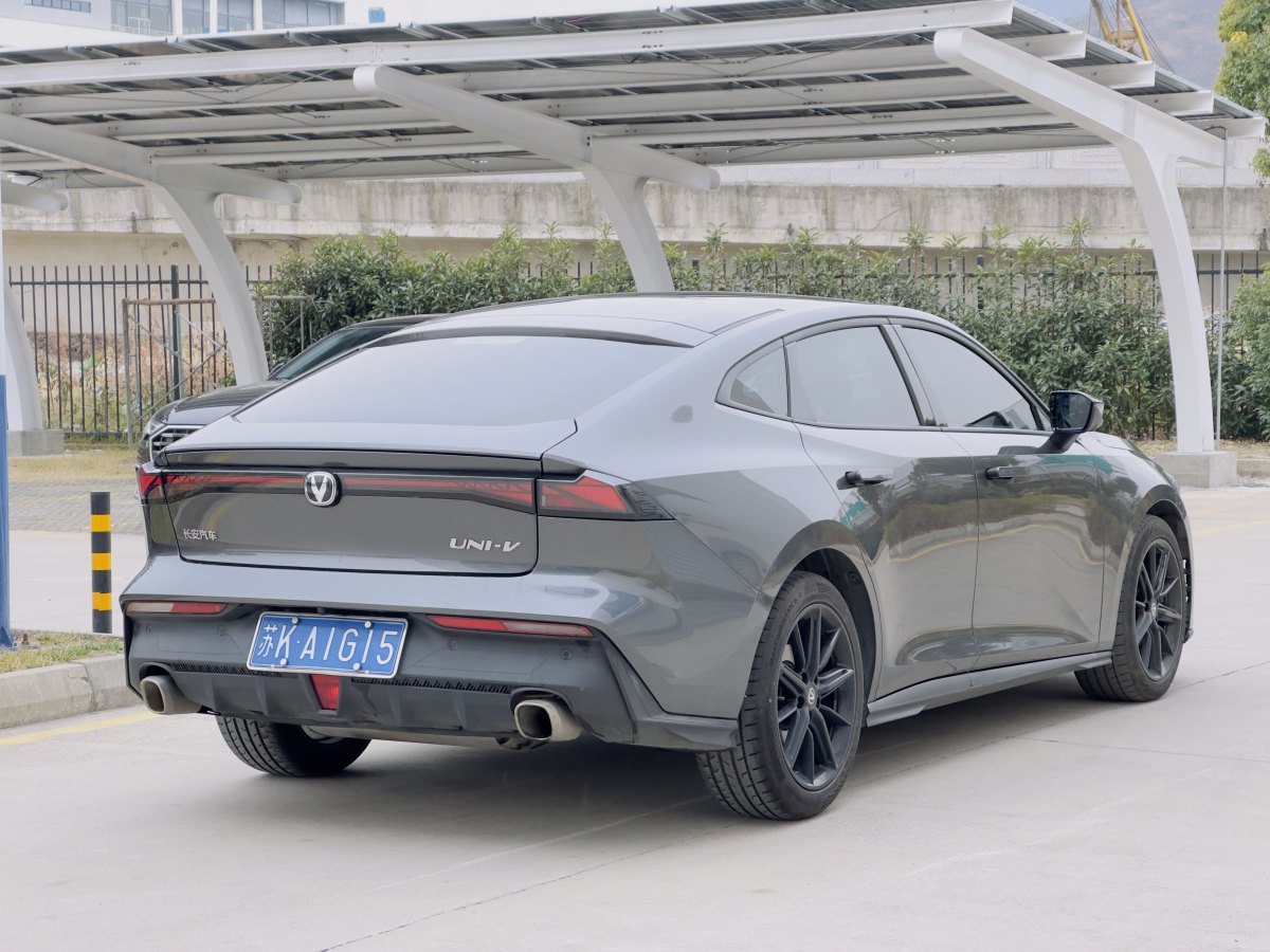 長(zhǎng)安 長(zhǎng)安UNI-V  2022款 1.5T 尊貴型圖片