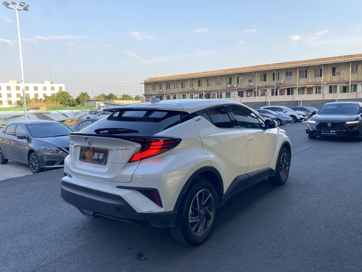 豐田 C-HR  2022款 2.0L 領(lǐng)先版圖片