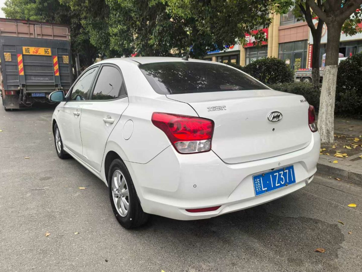 現(xiàn)代 瑞納  2017款 1.4L 手動煥彩天窗版圖片