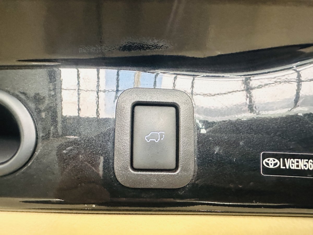 丰田 汉兰达  2018款 2.0T 四驱尊贵版 7座 国VI图片