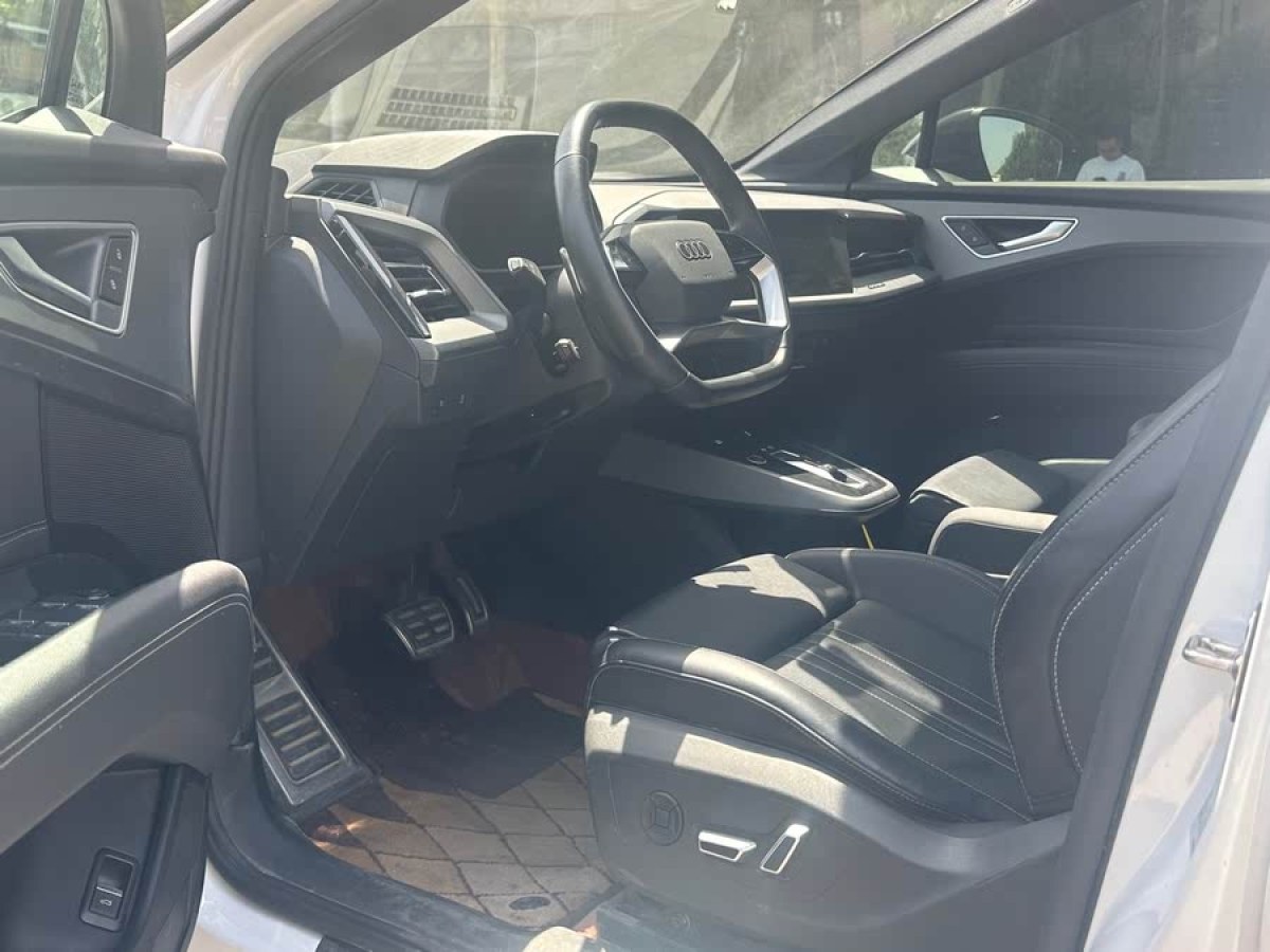 奧迪 奧迪Q5 e-tron  2023款 40 e-tron 閃耀型 機(jī)甲套裝圖片