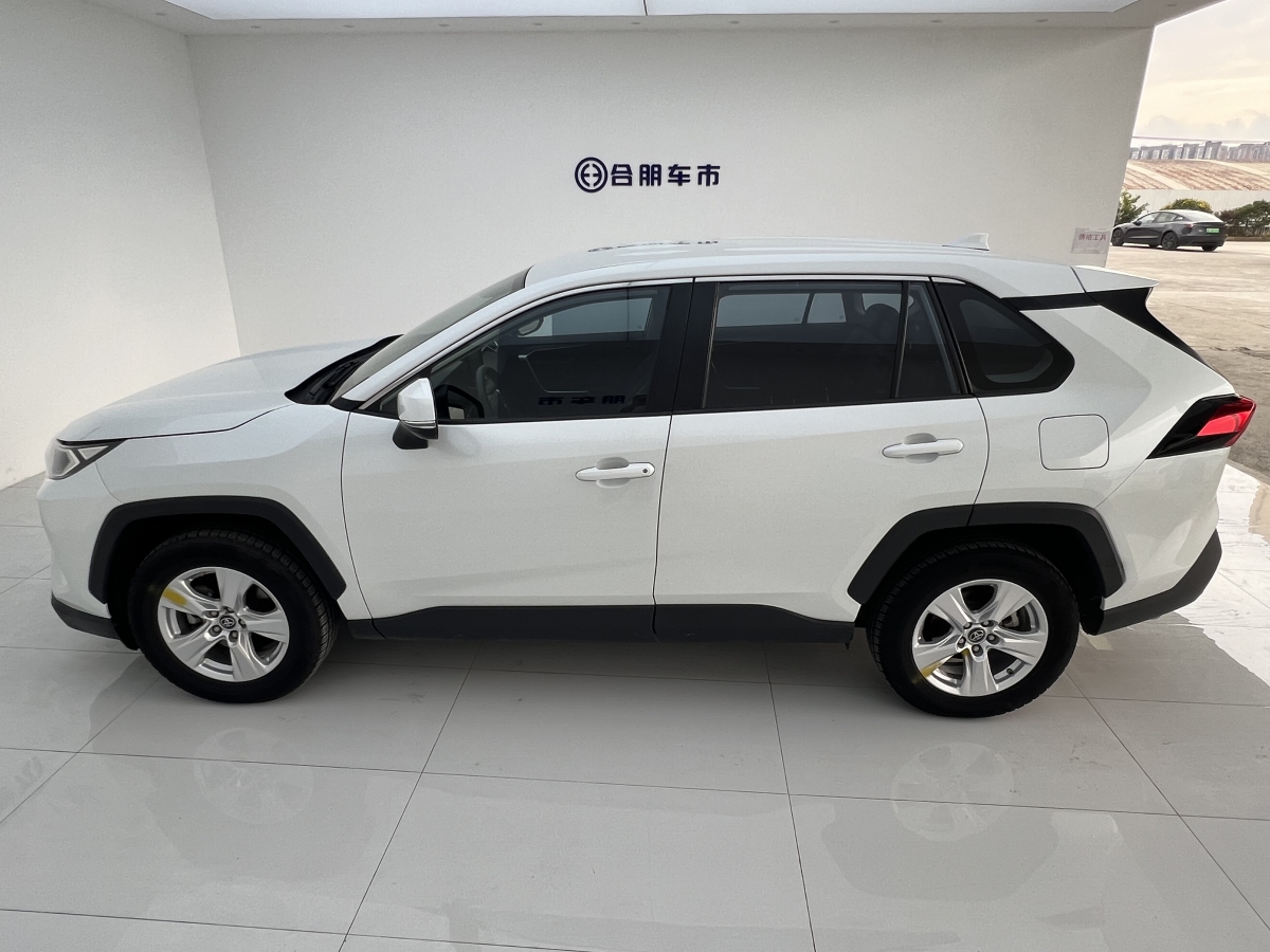 豐田 RAV4  2018款 榮放 2.0L CVT兩驅(qū)都市版圖片