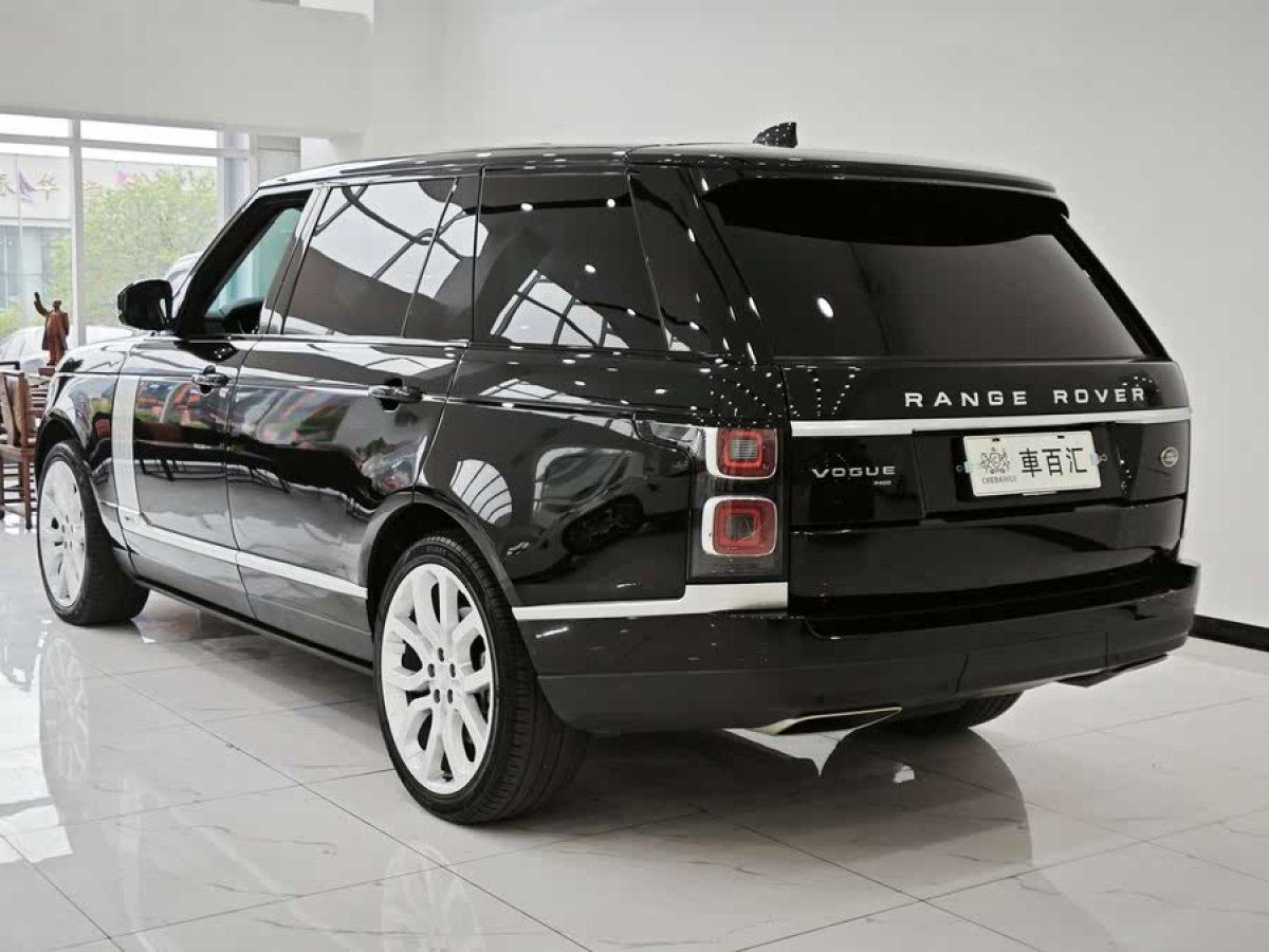 路虎 攬勝  2022款 3.0 L6 400PS 傳世加長(zhǎng)經(jīng)典版圖片