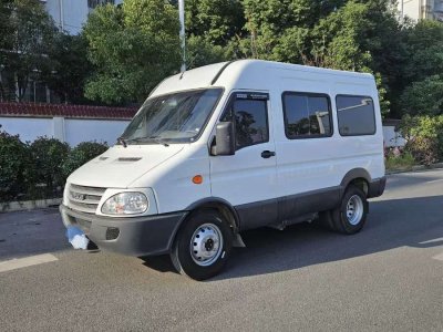 2016年5月 依維柯 褒迪Power Daily 2.5T-A42 客運(yùn)高頂圖片