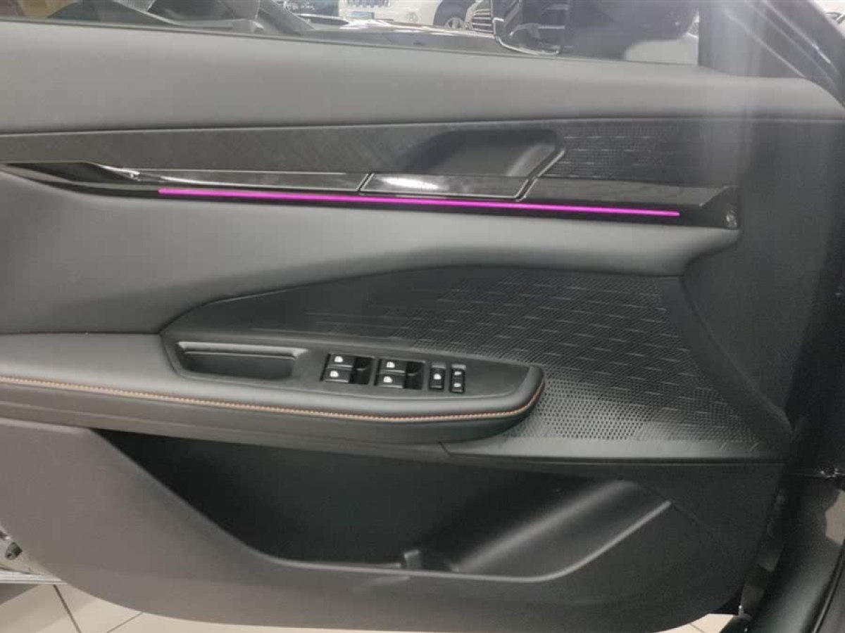 長安 長安UNI-V  2024款 1.5T 尊貴型圖片