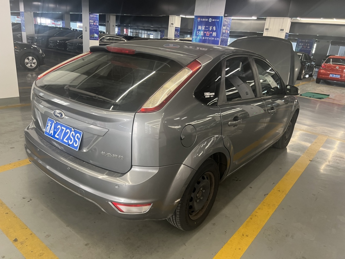 福特 ?？怂? 2012款 兩廂經(jīng)典 1.8L 自動(dòng)基本型圖片