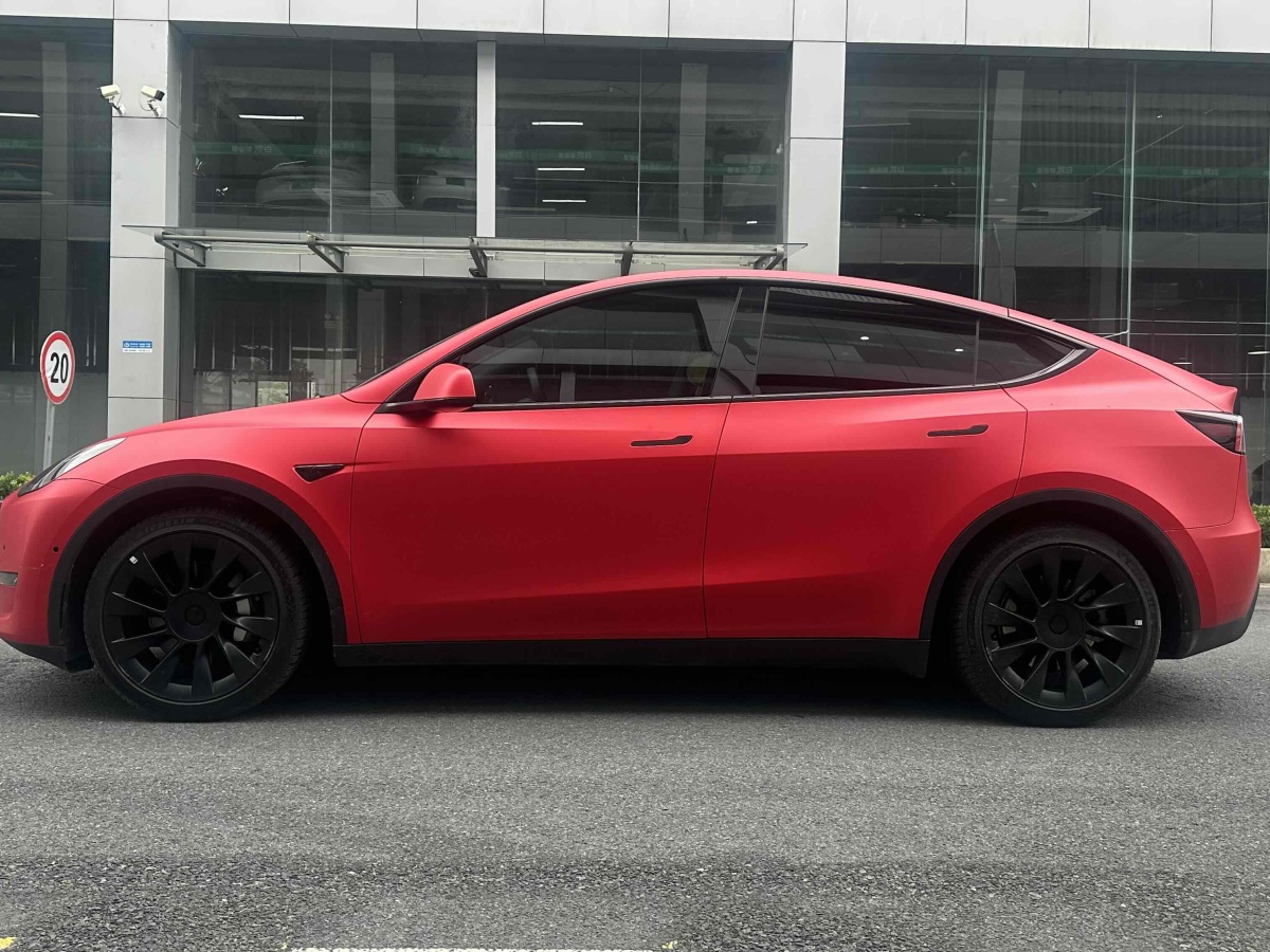 特斯拉 Model Y  2021款 改款 標(biāo)準(zhǔn)續(xù)航后驅(qū)升級版圖片