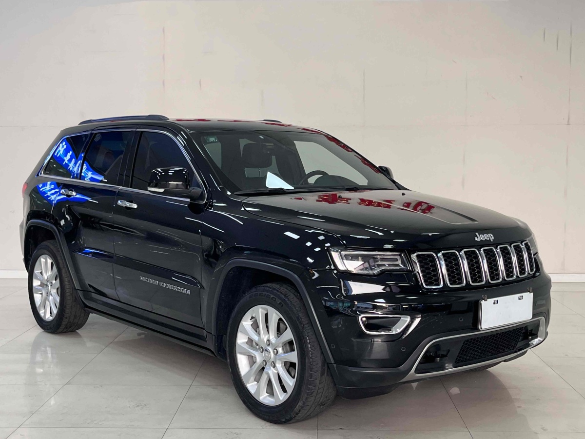 2019年7月Jeep 大切諾基  2017款 3.0L 舒享導(dǎo)航版