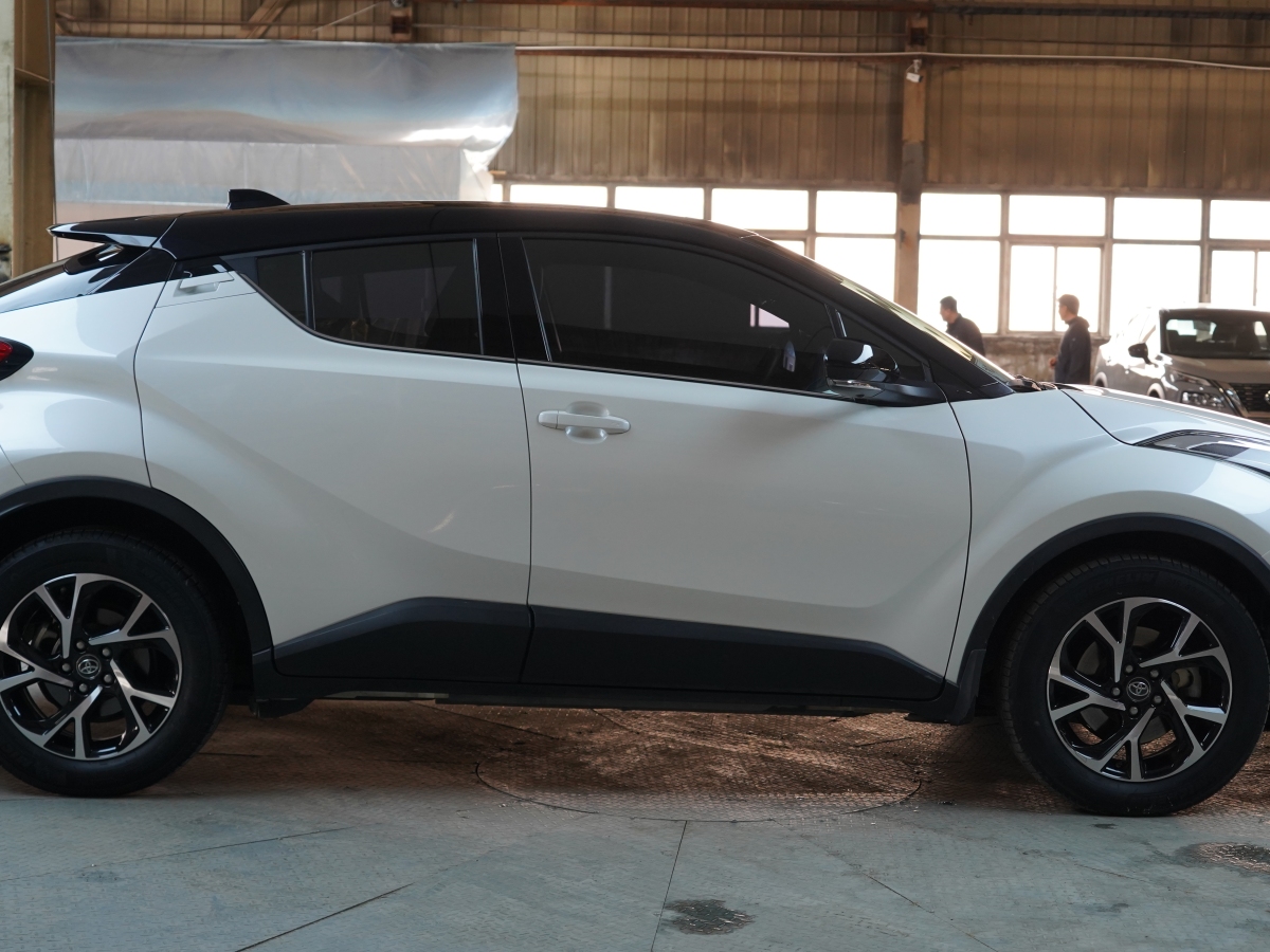 2020年12月豐田 C-HR  2020款 2.0L 領(lǐng)先版