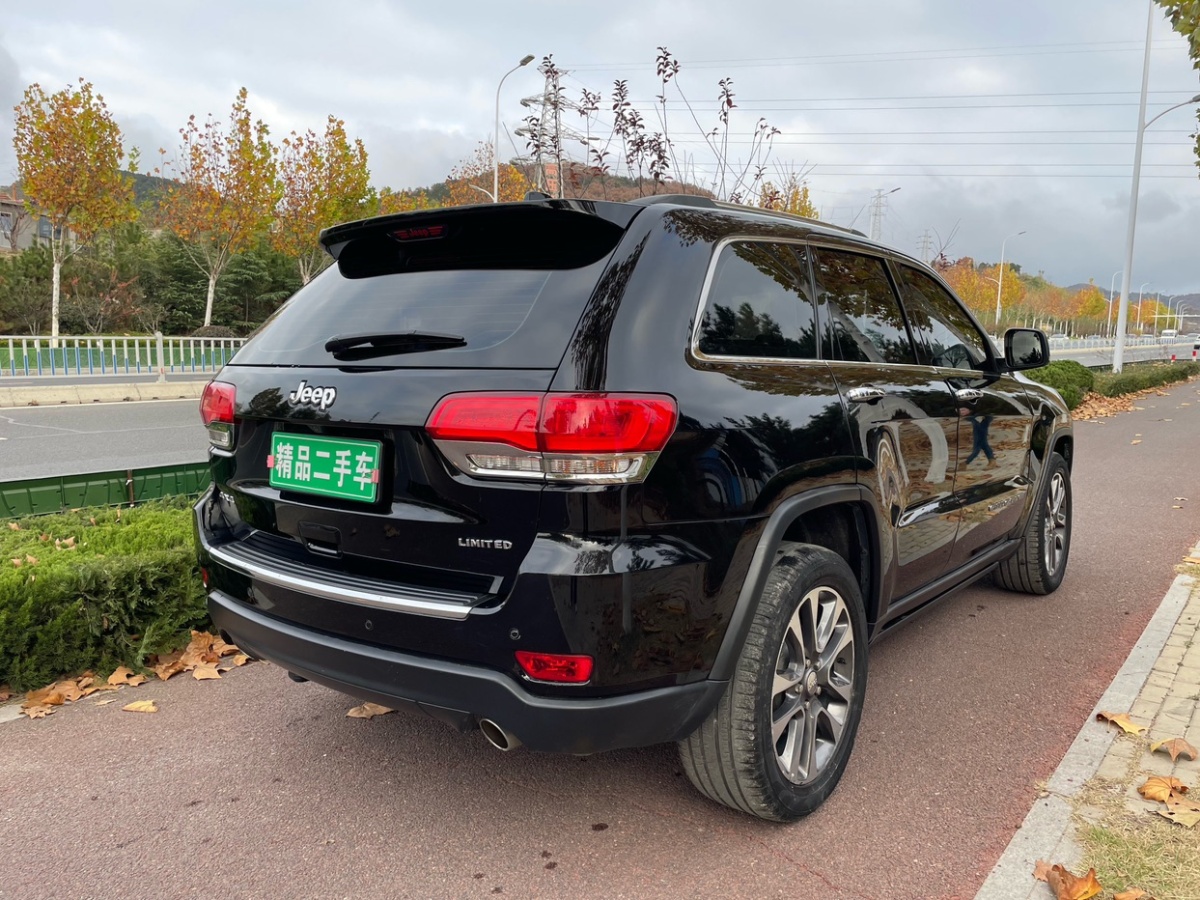 Jeep 大切諾基  2017款 3.0L 舒享導(dǎo)航版圖片