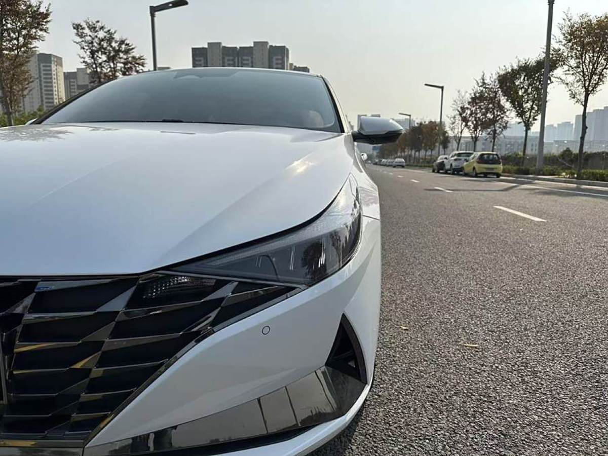 現(xiàn)代 伊蘭特  2022款 1.5L CVT LUX尊貴版圖片