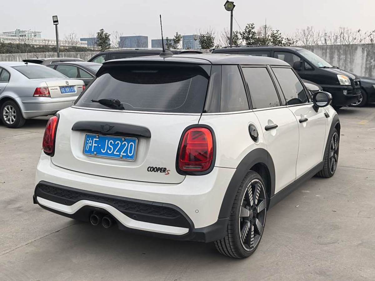 MINI MINI  2023款 改款 2.0T COOPER S 藝術(shù)家 五門版圖片