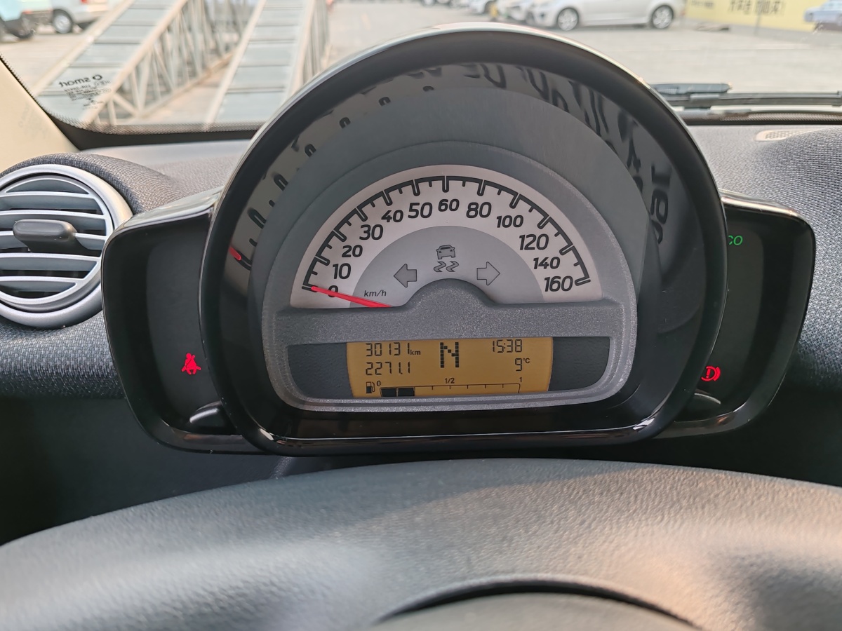 smart fortwo  2012款 1.0 MHD 硬頂標(biāo)準(zhǔn)版圖片