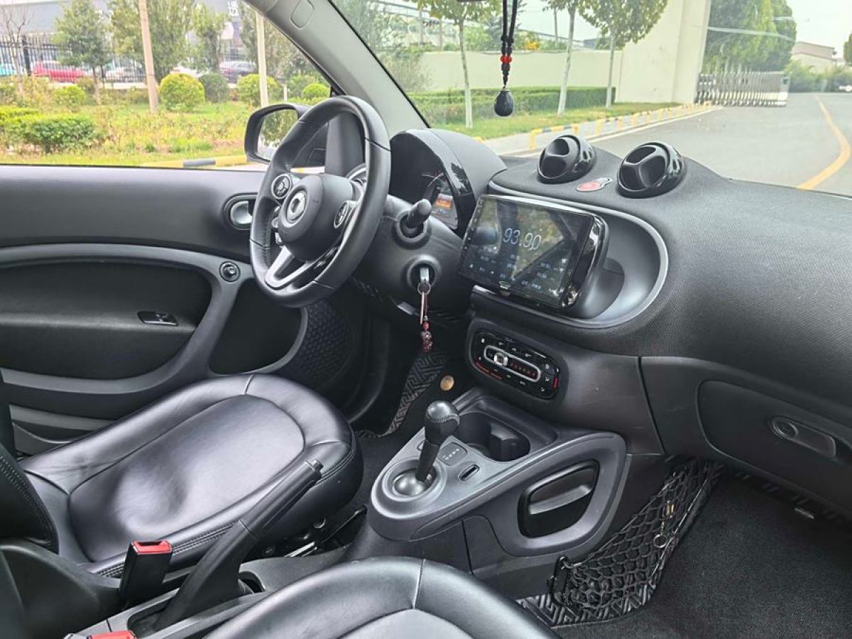 2019年9月smart fortwo  2019款 0.9T 66千瓦硬頂風擎版 國VI