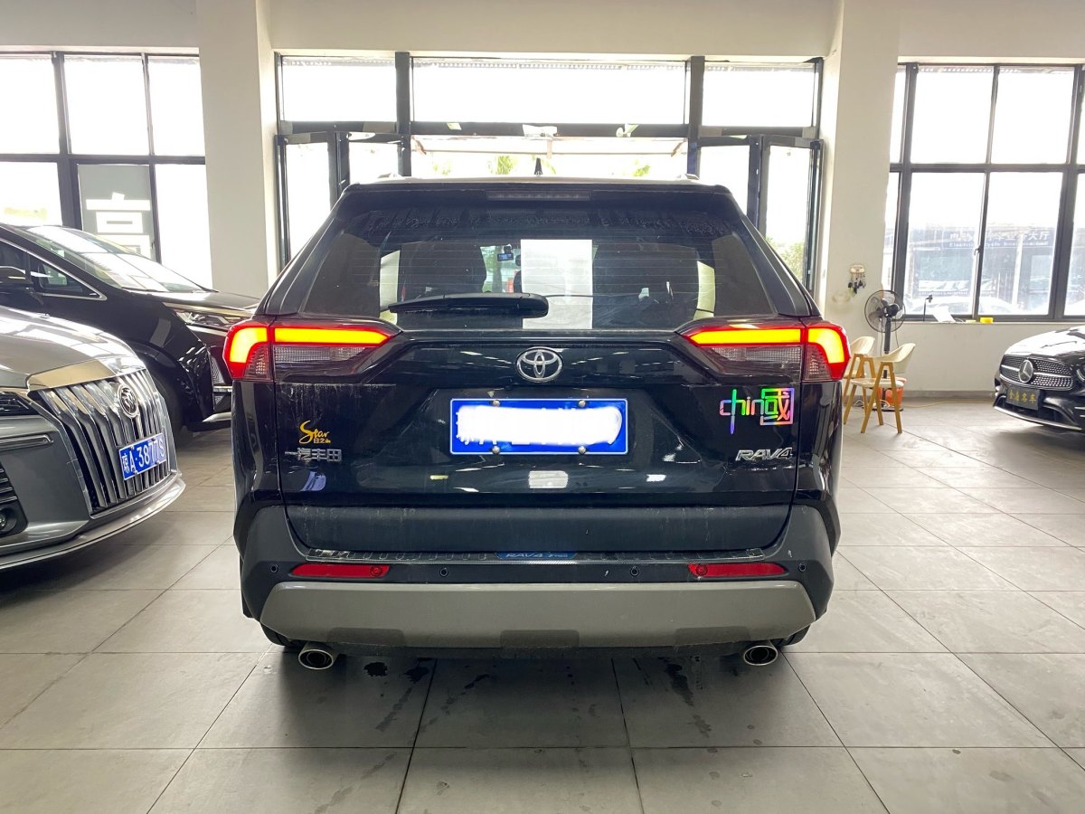 豐田 RAV4  2018款 榮放 2.0L CVT兩驅(qū)風尚版圖片