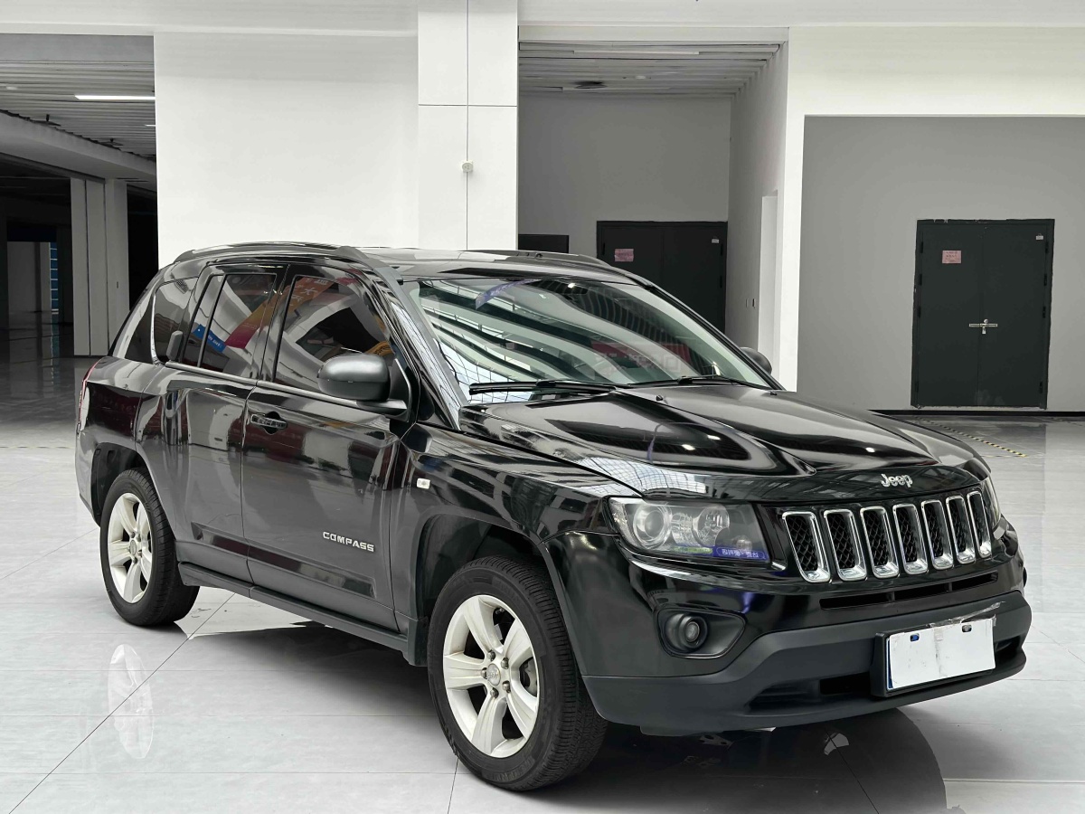 Jeep 指南者  2013款 2.0L 兩驅(qū)運(yùn)動(dòng)版圖片