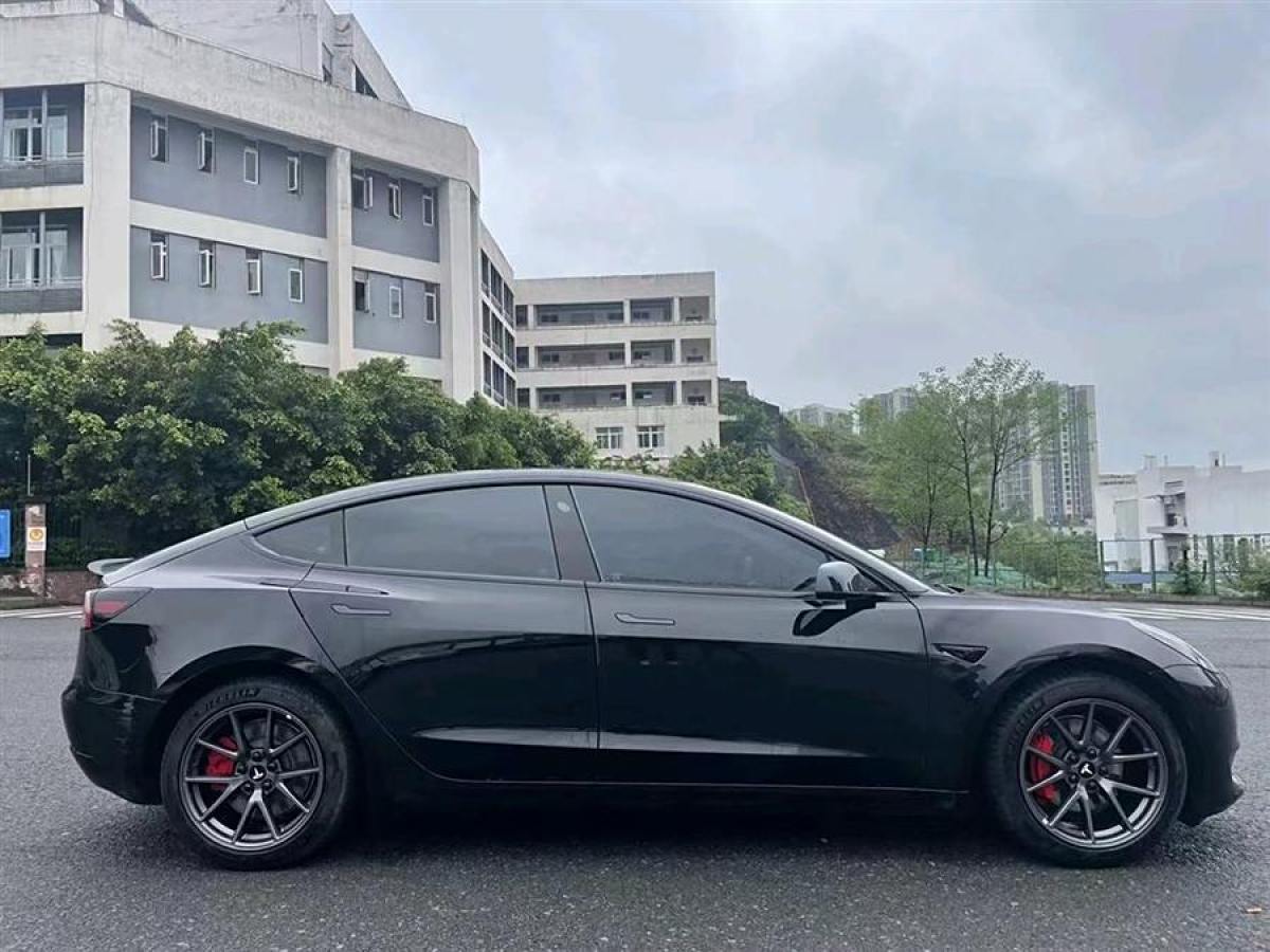 特斯拉 Model Y  2021款 改款 標(biāo)準(zhǔn)續(xù)航后驅(qū)升級版圖片