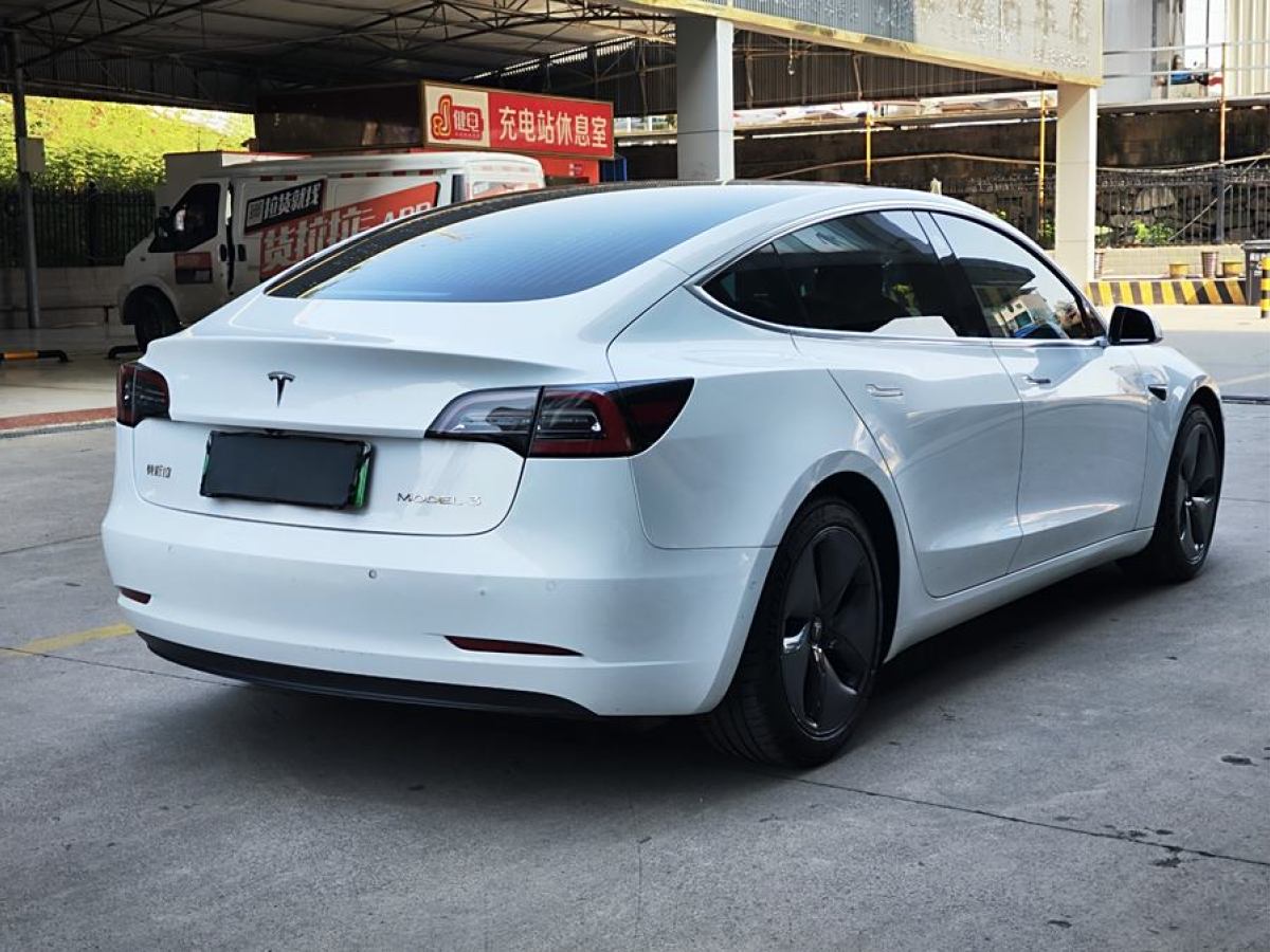 特斯拉 Model 3  2020款 改款 標(biāo)準(zhǔn)續(xù)航后驅(qū)升級版圖片