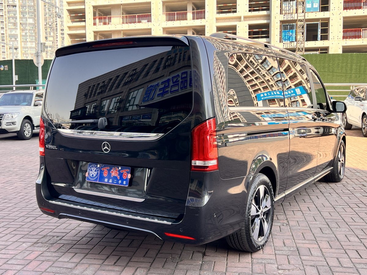 奔馳 V級(jí)  2020款 V 260 L 長(zhǎng)軸距豪華版圖片