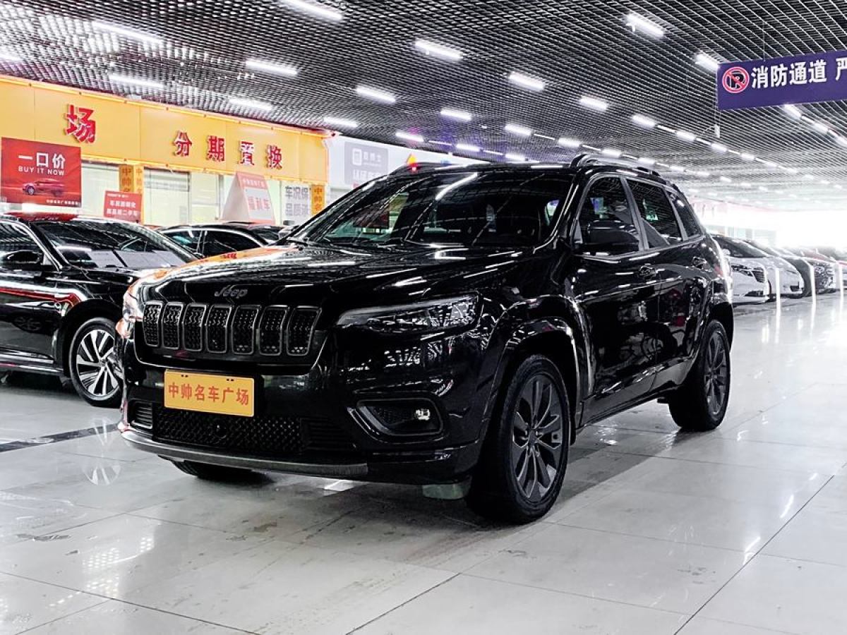 2021年4月Jeep 自由光  2021款 2.0T 四驅(qū)80周年紀念版