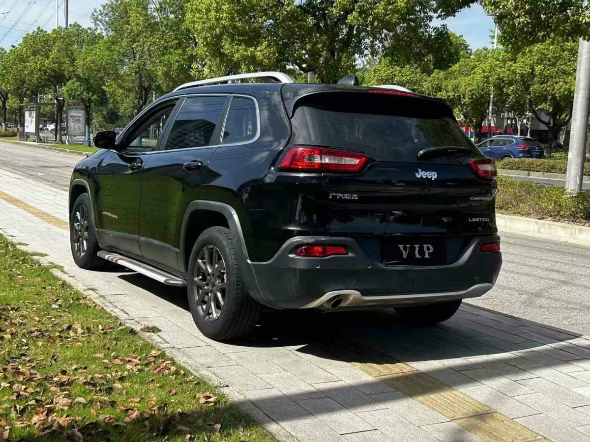 Jeep 自由光  2020款 2.0L 兩驅(qū)安全升級(jí)版圖片