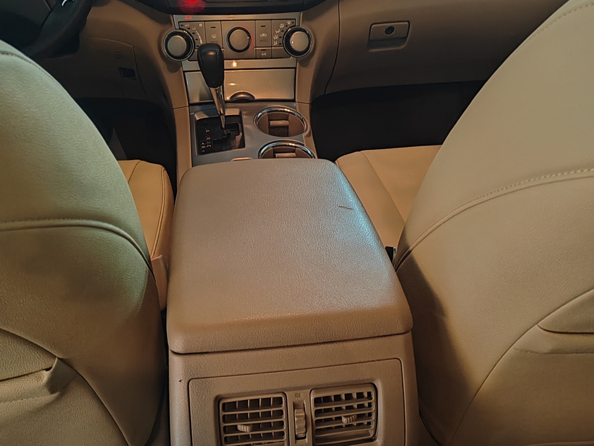 2014年4月丰田 汉兰达  2012款 2.7L 两驱5座精英版