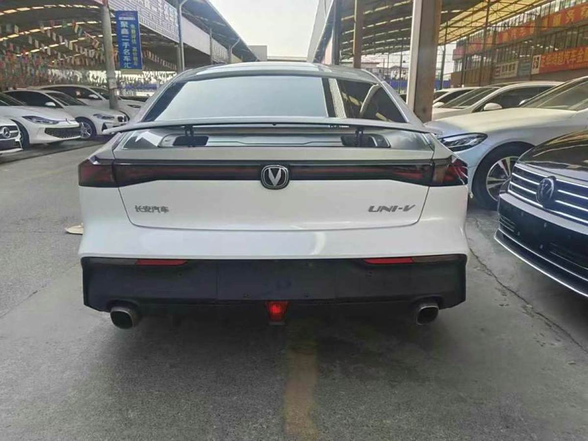 長(zhǎng)安 長(zhǎng)安UNI-V  2022款 1.5T 尊貴型圖片