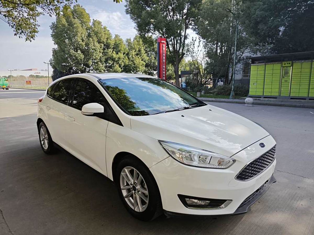 福特 ?？怂? 2015款 兩廂 1.6L 自動(dòng)風(fēng)尚型圖片