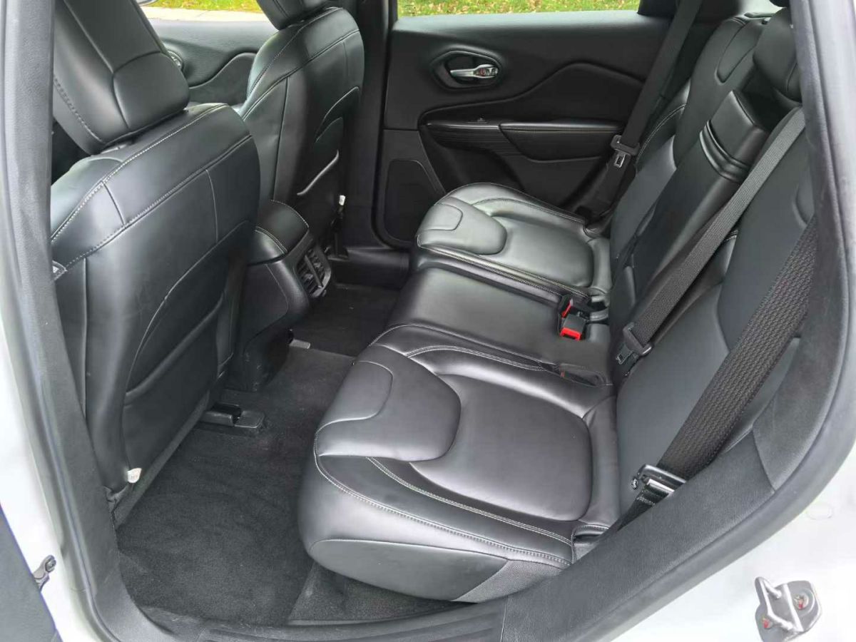 Jeep 自由光  2016款 2.0L 優(yōu)越版圖片