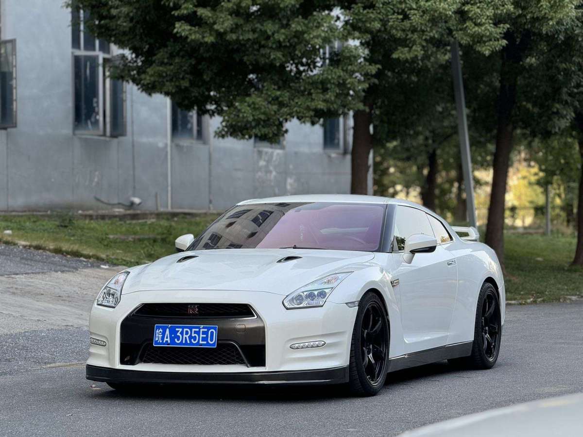 日產(chǎn) GT-R  2014款 3.8T Premium Edition 棕紅內(nèi)飾圖片