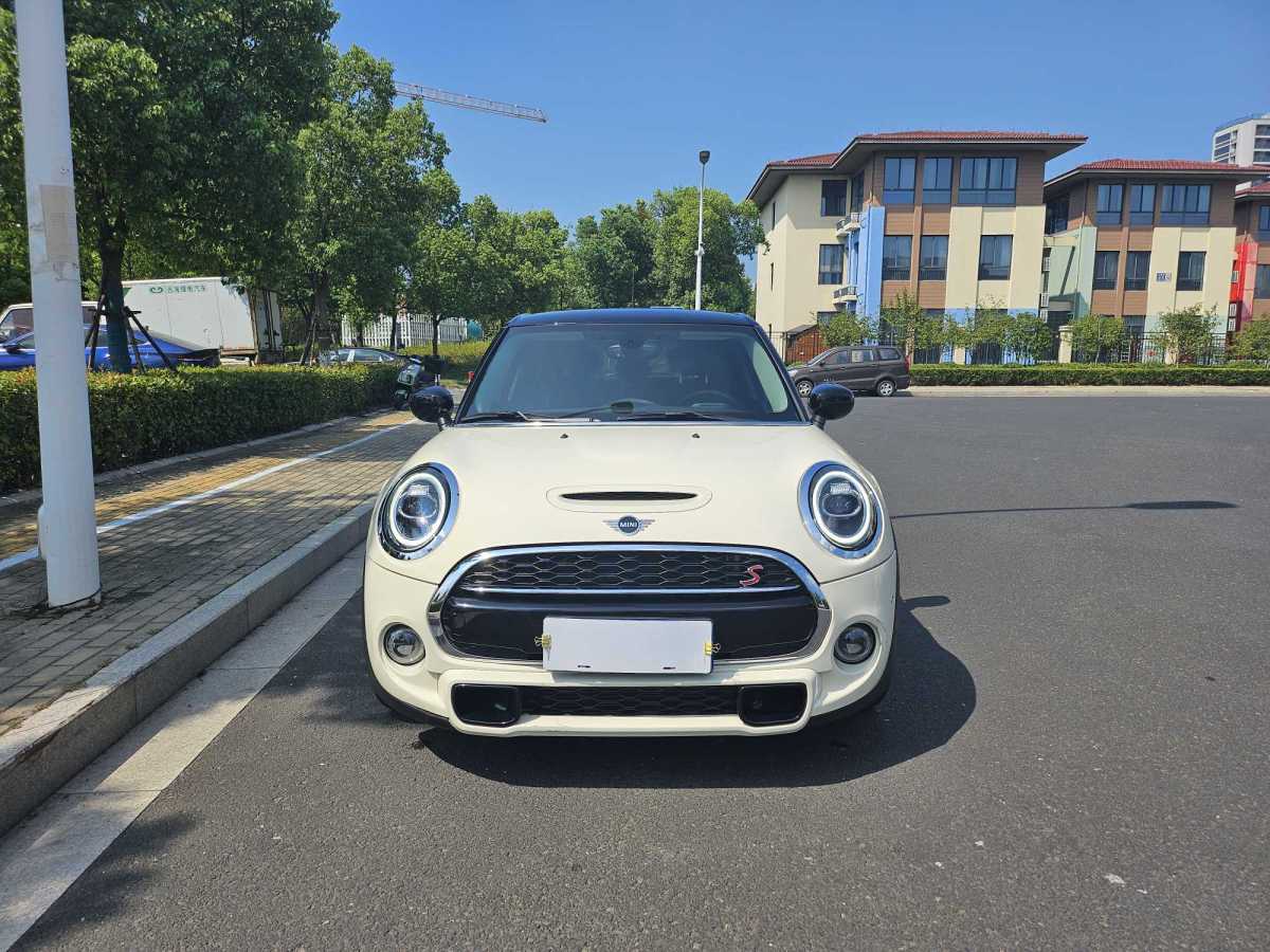 2021年4月MINI MINI  2021款 2.0T COOPER S 藝術(shù)家 五門版