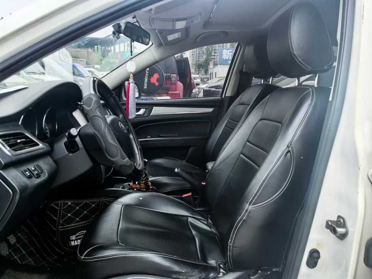 奔騰 B30  2017款 1.6L 手動技術(shù)型圖片