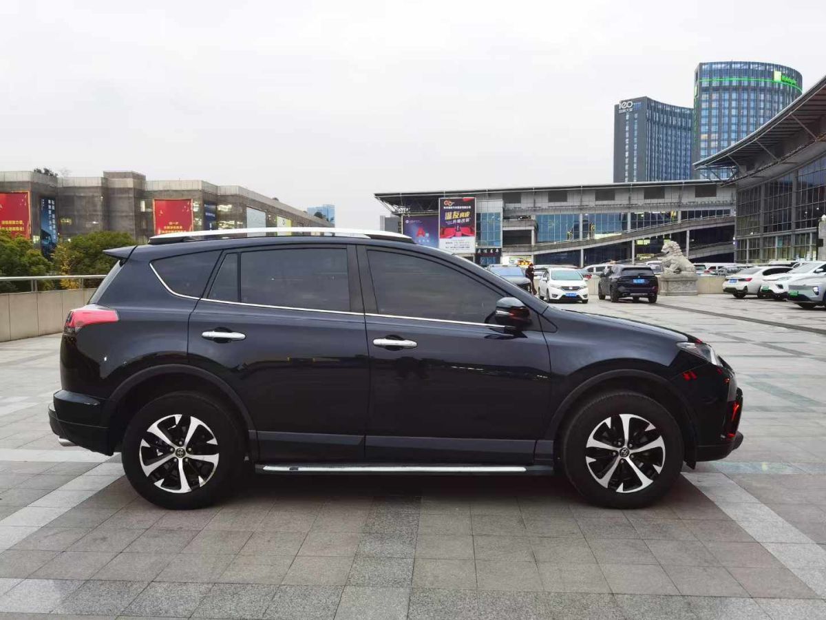 豐田 RAV4榮放  2018款 2.0L CVT兩驅(qū)風(fēng)尚X版圖片