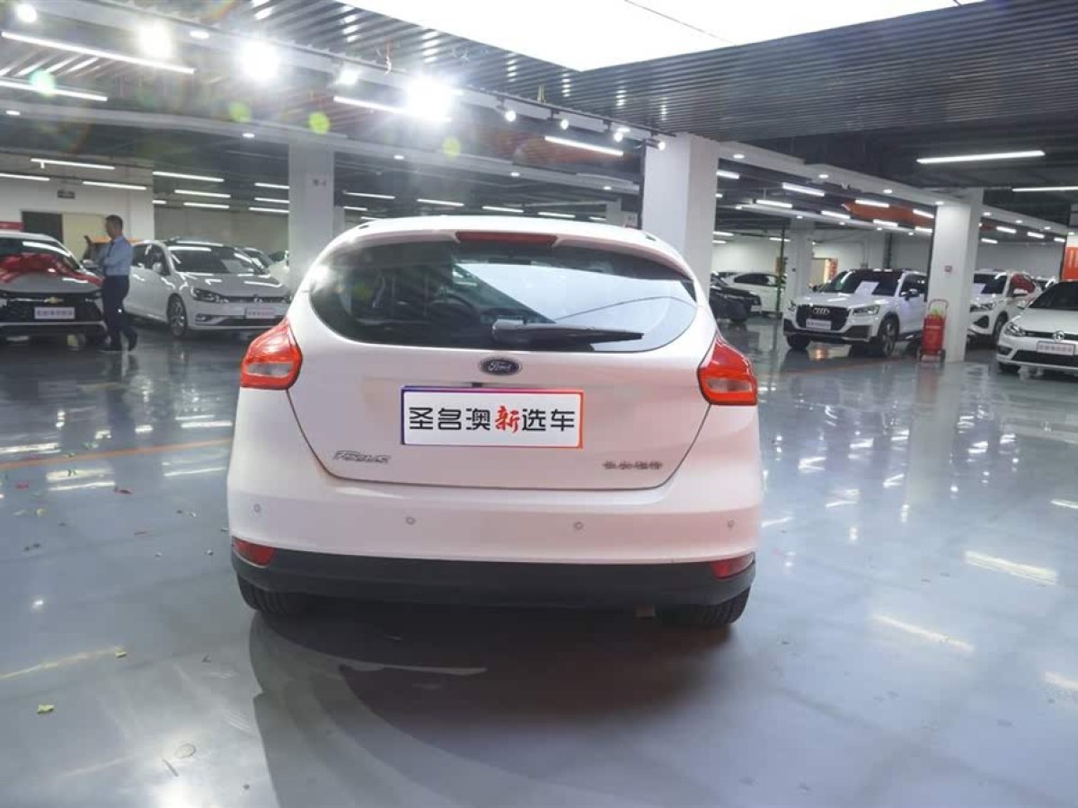 福特 ?？怂? 2015款 兩廂 1.6L 自動舒適型圖片