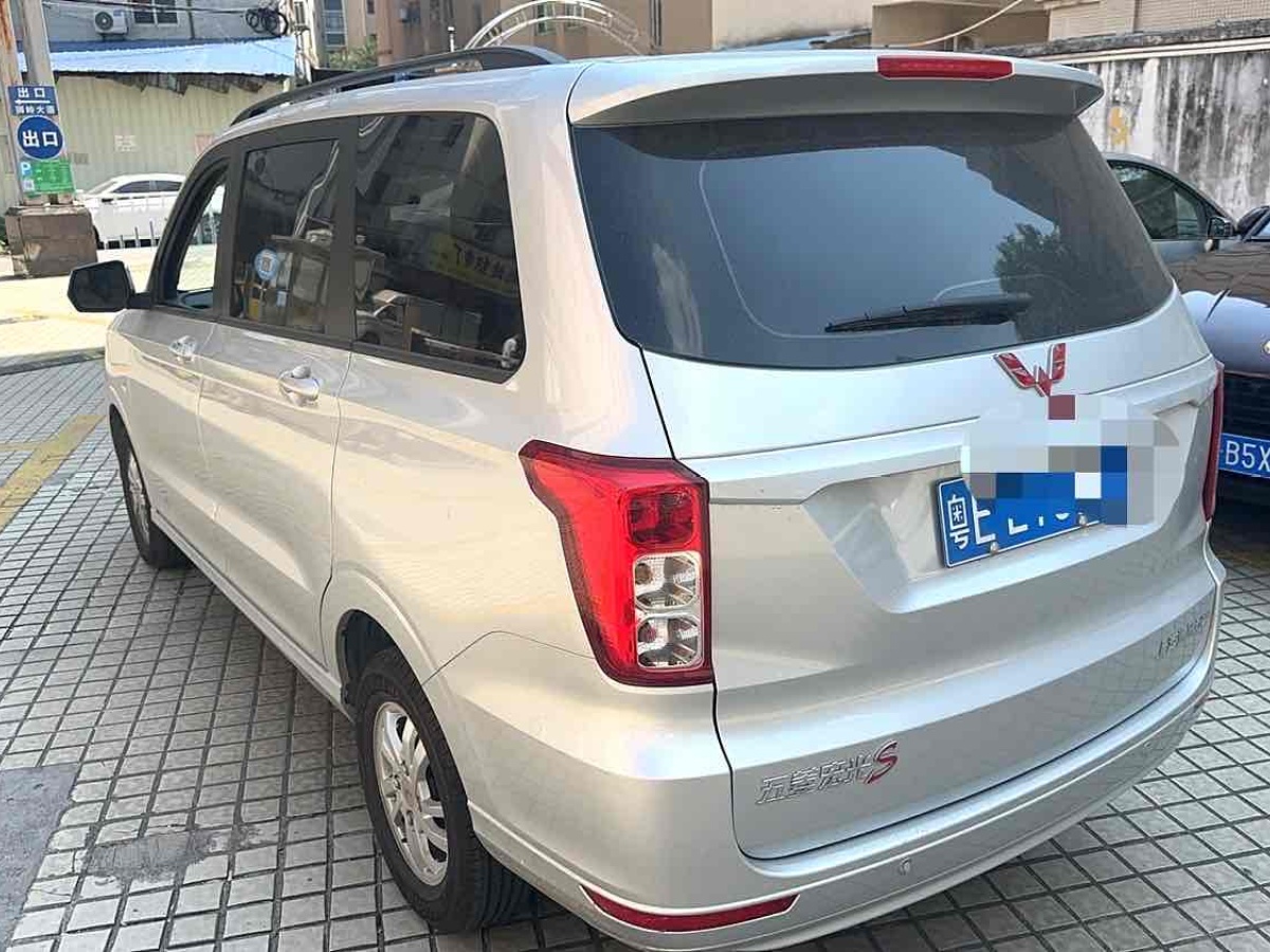 五菱 五菱宏光  2019款  1.5L S標(biāo)準(zhǔn)型國(guó)VI LAR圖片