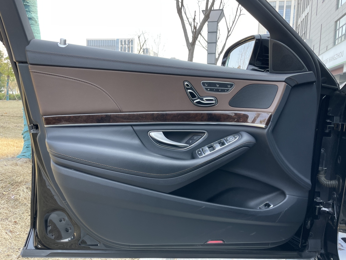 2018年9月奔驰 奔驰S级  2019款 S 350 L 尊贵型
