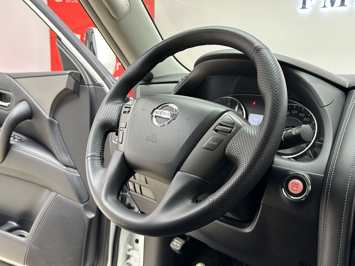 日產(chǎn) 途樂(lè)  2018款 4.0L 鉑金型圖片