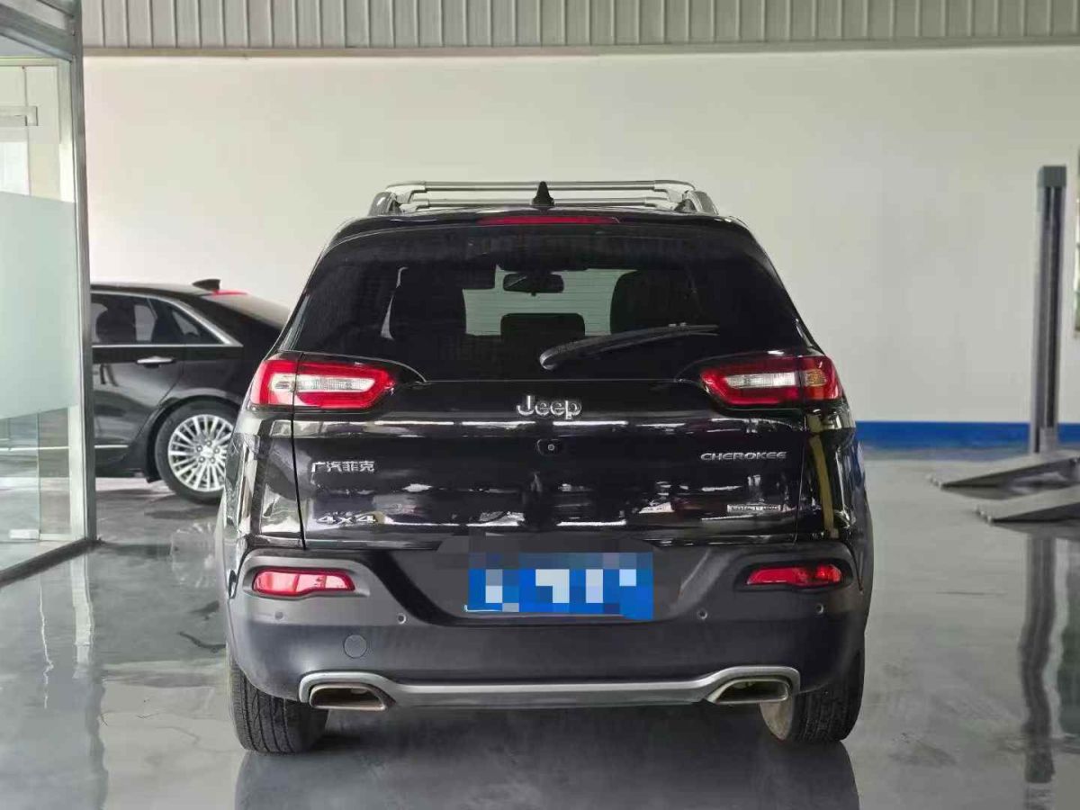 Jeep 自由光  2017款 2.0L 優(yōu)越版圖片