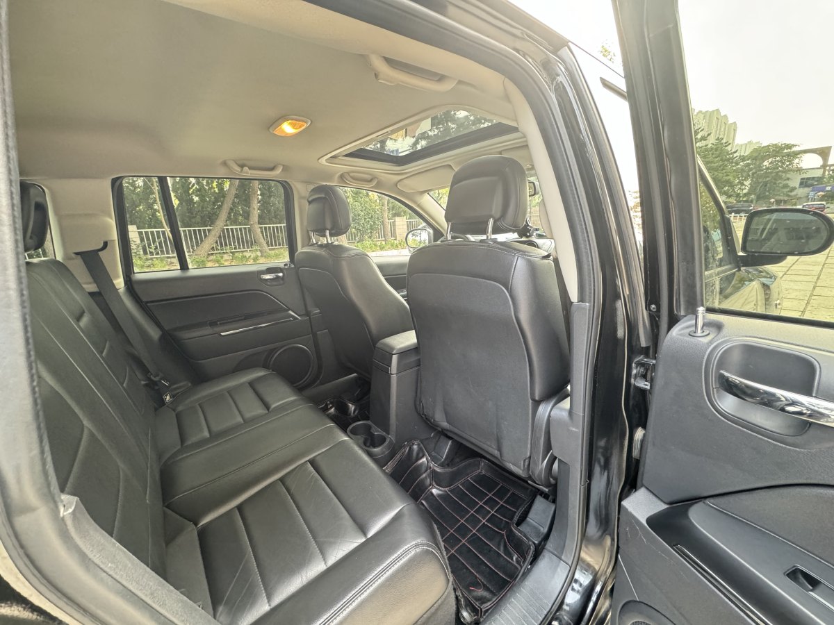 Jeep 指南者  2012款 2.4L 四驅(qū)豪華導航版圖片