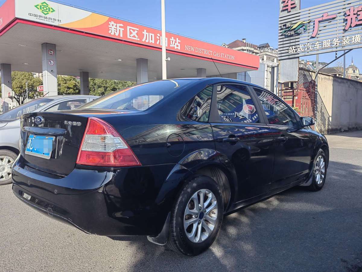 福特 ?？怂? 2013款 三廂經(jīng)典 1.8L 自動(dòng)基本型圖片