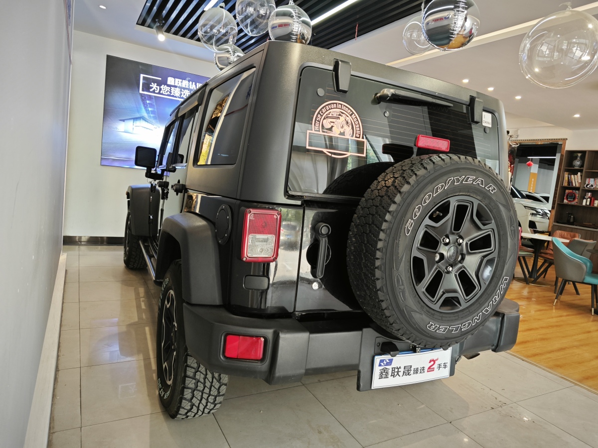 2014年2月Jeep 牧马人  2013款 3.6L 四门十周年纪念版