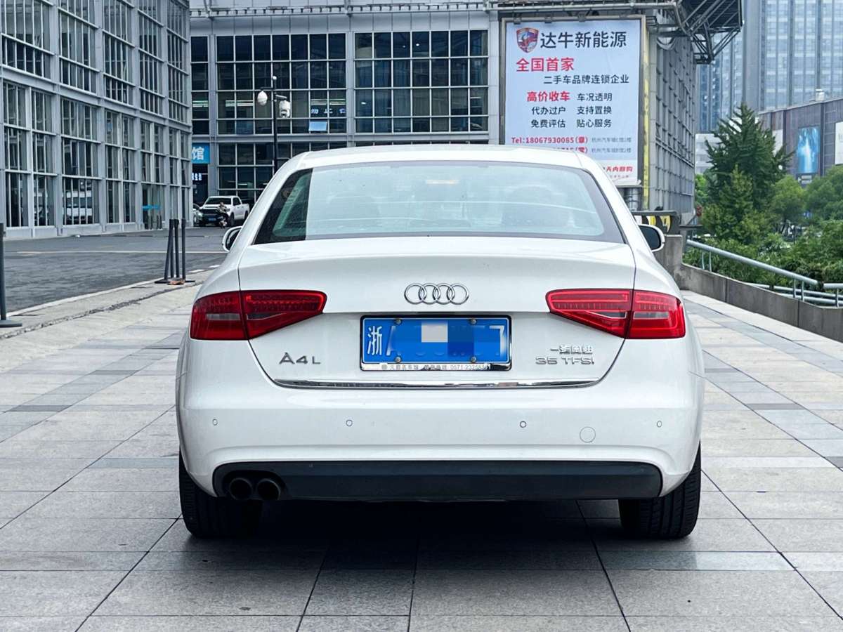 2015年5月奧迪 奧迪A4L  2015款 35 TFSI 自動標(biāo)準(zhǔn)型