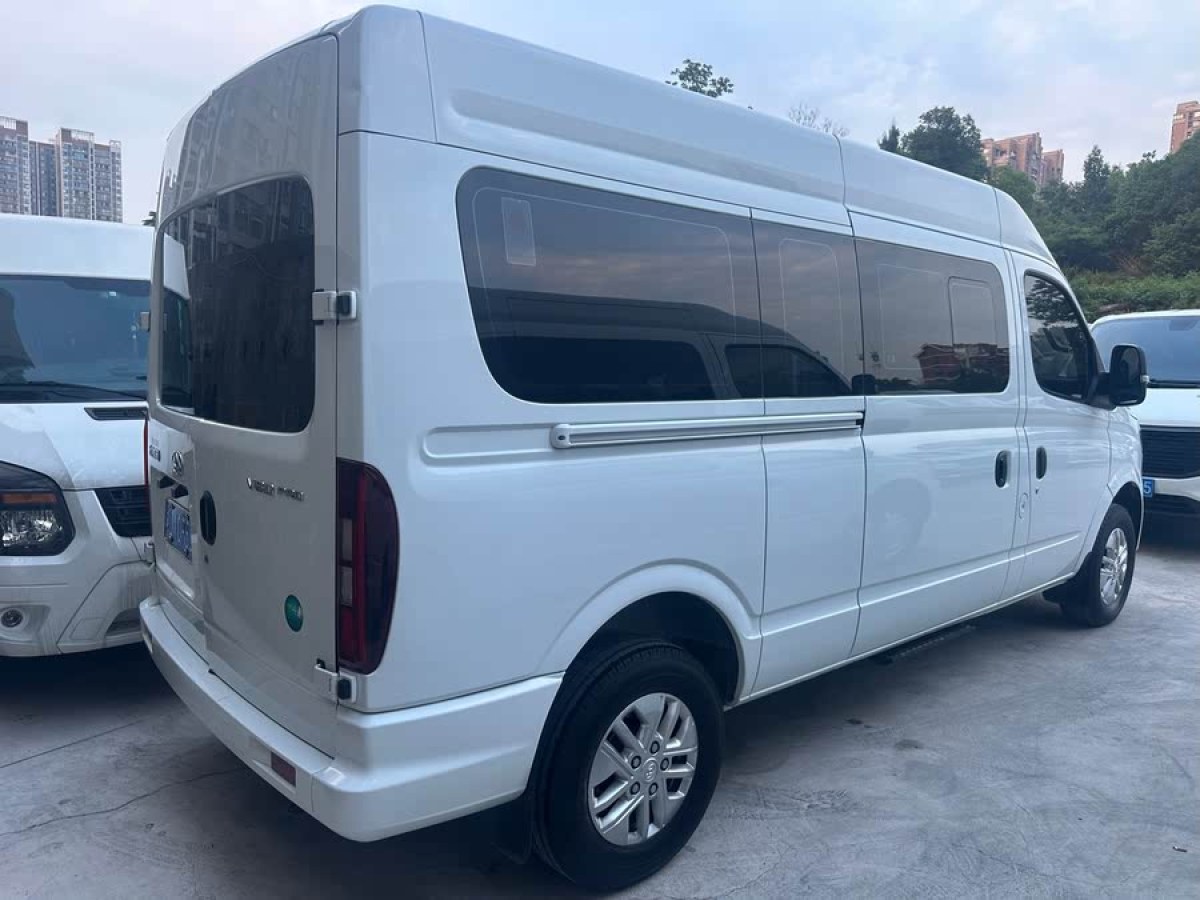 上汽大通 V80  2024款 商旅 6MT 長軸中頂147Ps 9座三排 非營運圖片