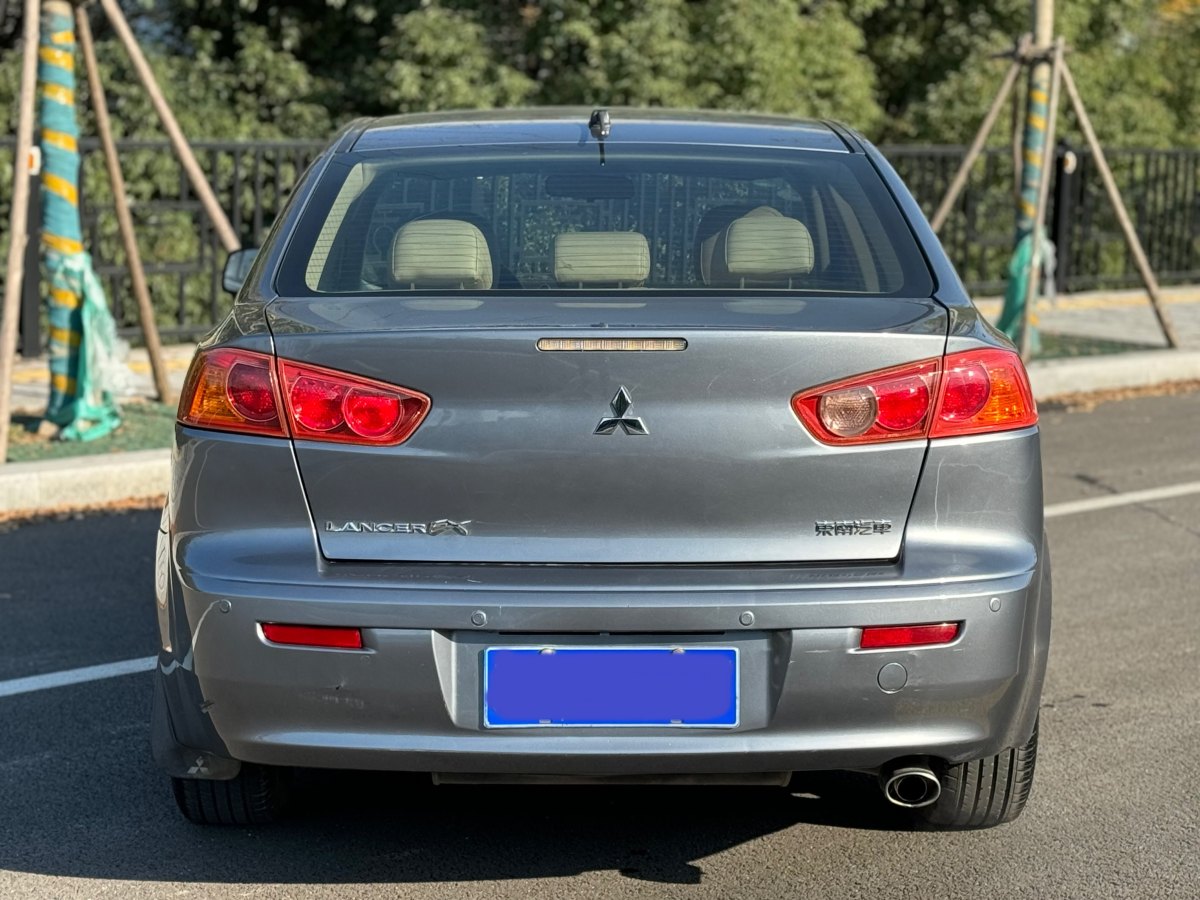 2009年12月三菱 翼神  2010款 時尚版 1.8L CVT舒適型