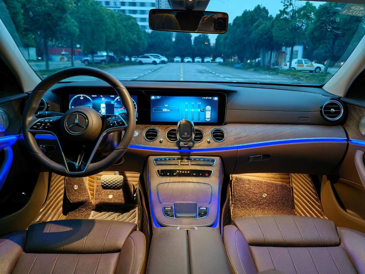 奔馳 奔馳E級(jí)  2022款 改款二 E 300 L 豪華型圖片
