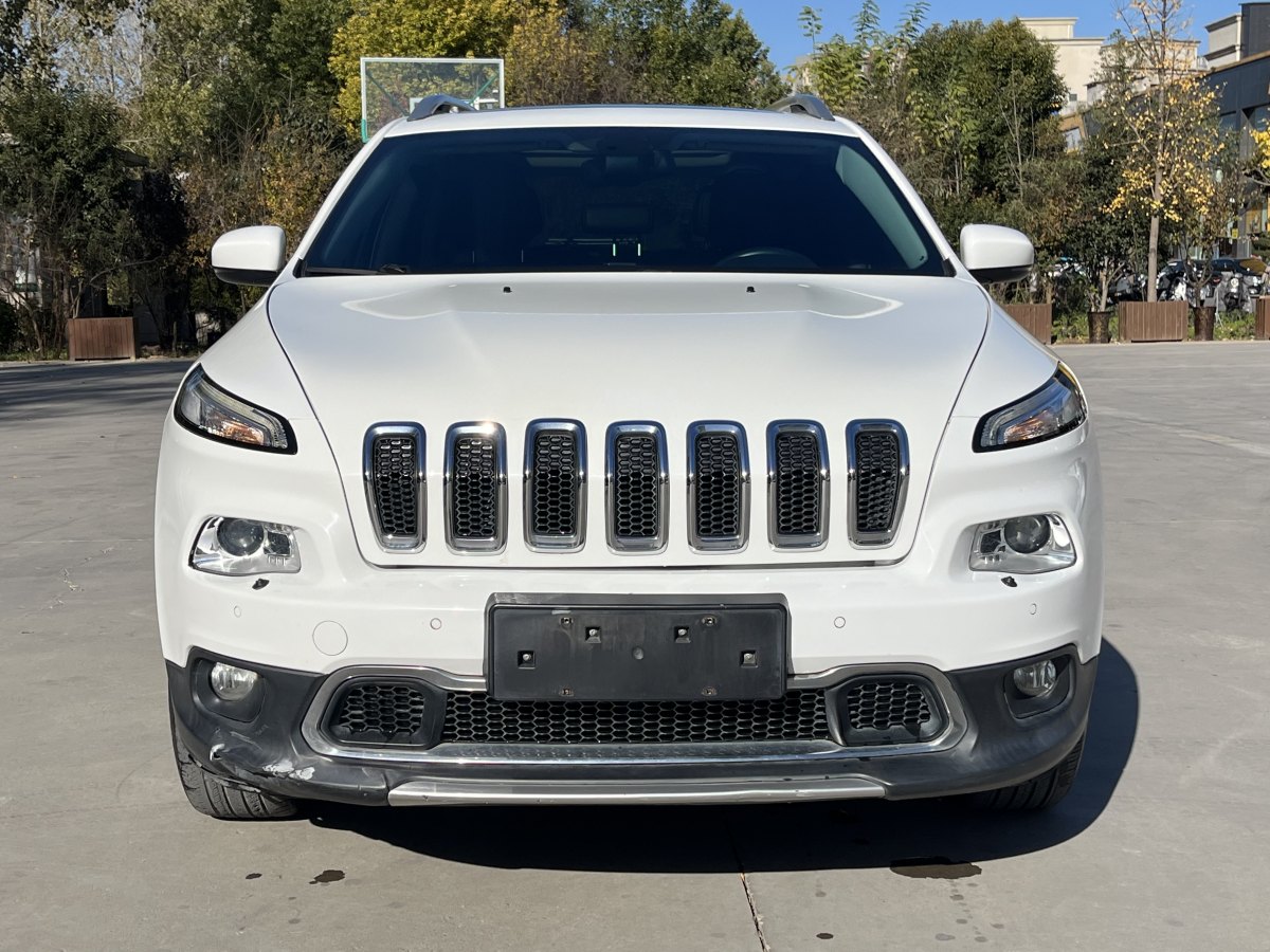 Jeep 自由光  2017款 2.4L 優(yōu)越版圖片