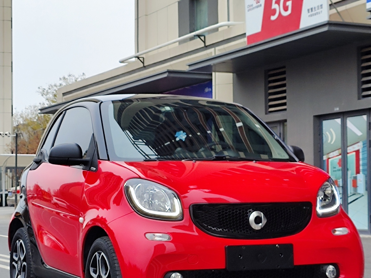 smart fortwo  2017款 1.0L 52千瓦硬頂摯愛特別版圖片