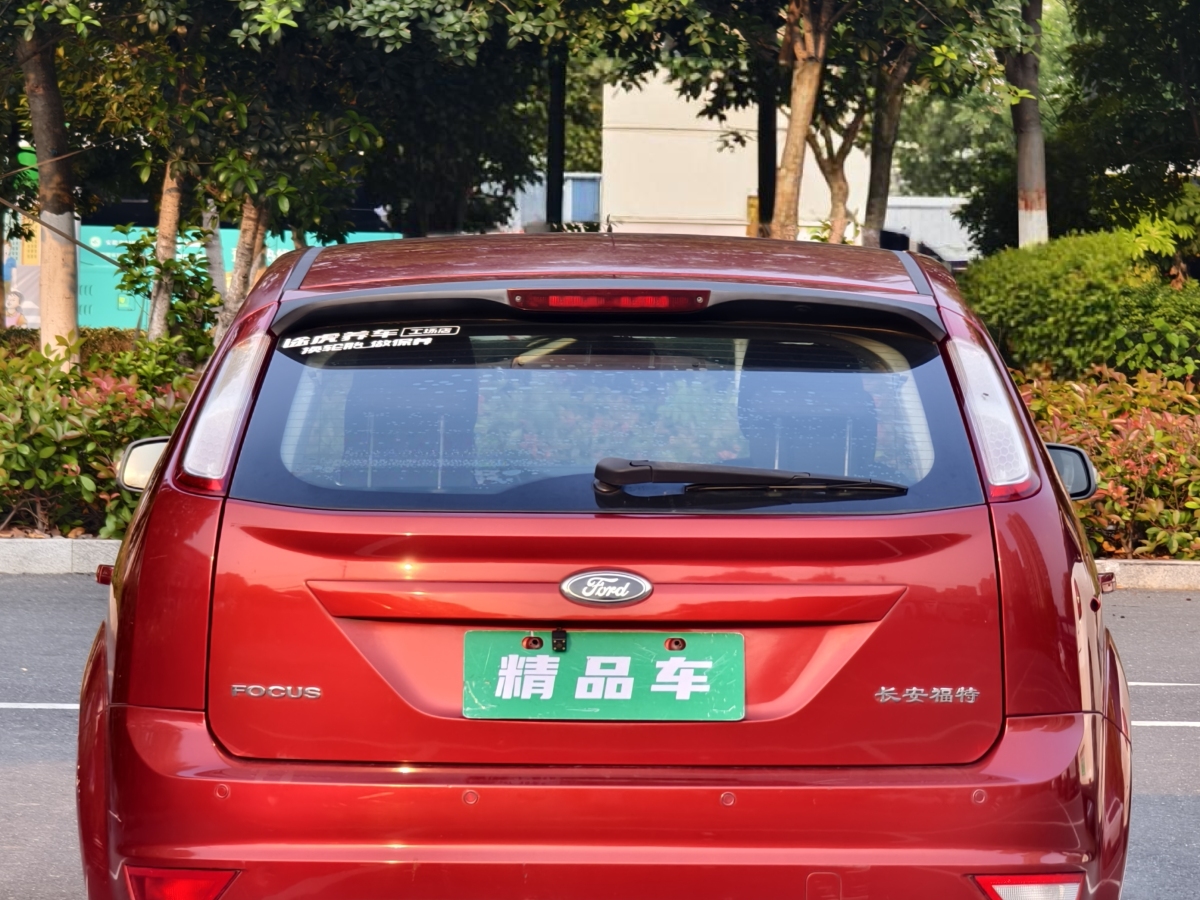 福特 ?？怂? 2013款 兩廂經(jīng)典 1.8L 自動(dòng)基本型圖片