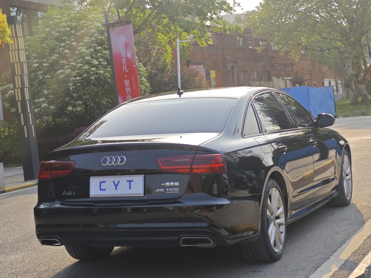 奧迪 奧迪A4L  2018款 30周年年型 45 TFSI quattro 運(yùn)動(dòng)型圖片